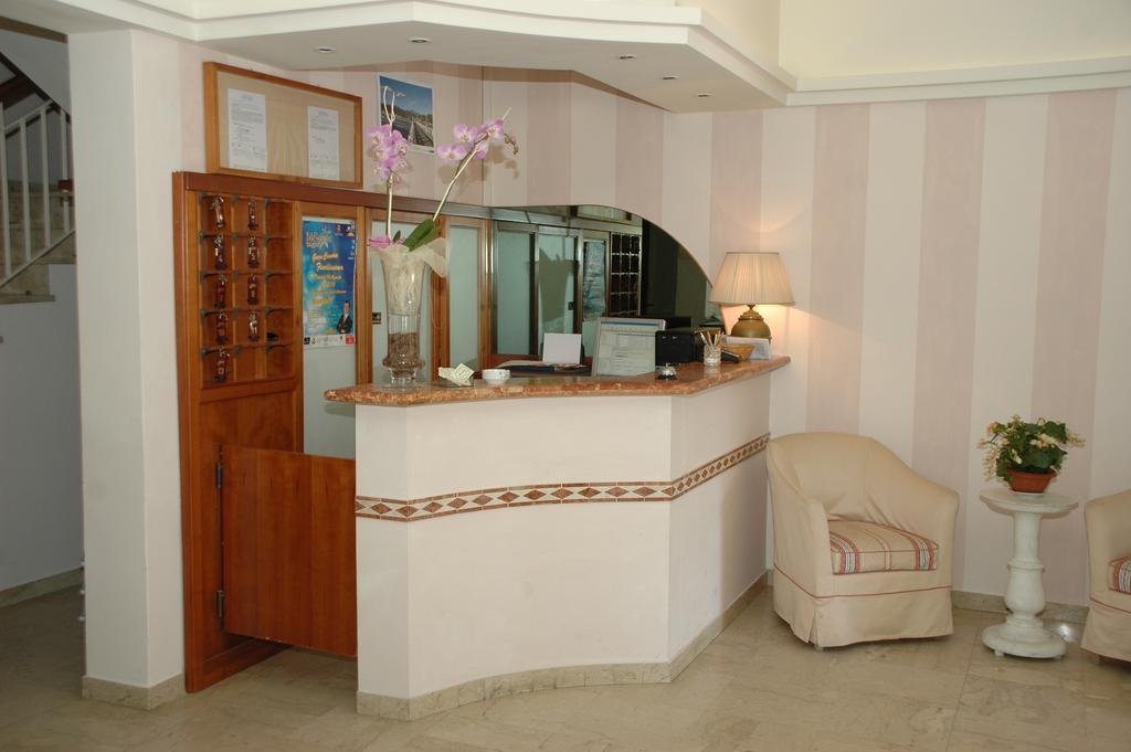 Hotel Ristorante La Terrazza Лидо-ди-Камайоре Экстерьер фото